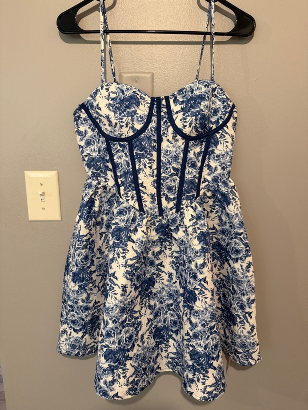SHEIN Blue and White Floral Fit-and-Flare Mini Dress - Picture 4 of 5
